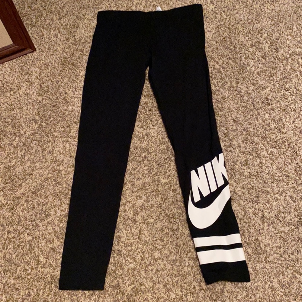 Girls Nike leggings